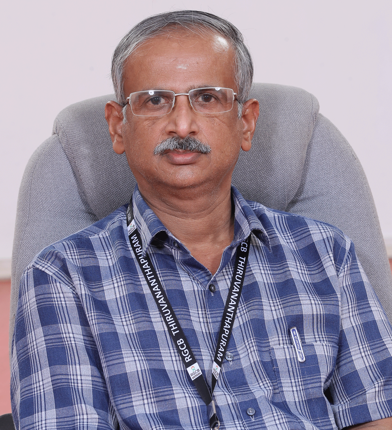 images/faculty-dir-large/2022/harikrishnan.gif