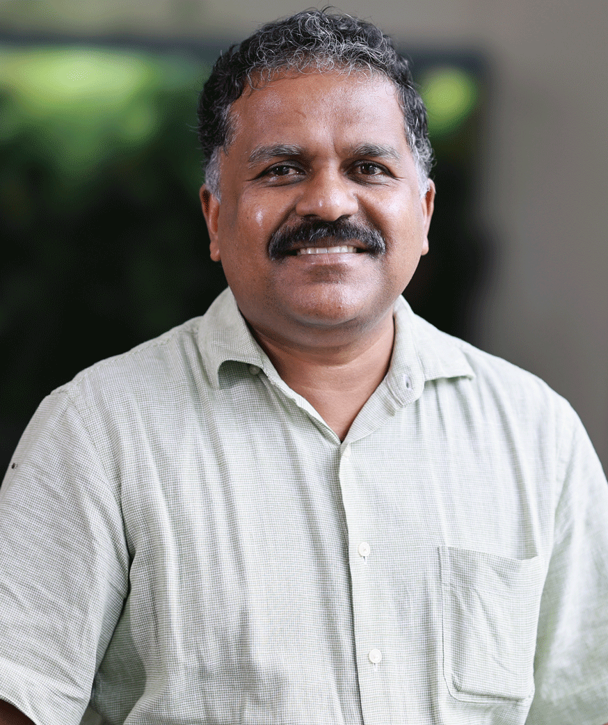 images/faculty-dir-large/2025/hari.gif